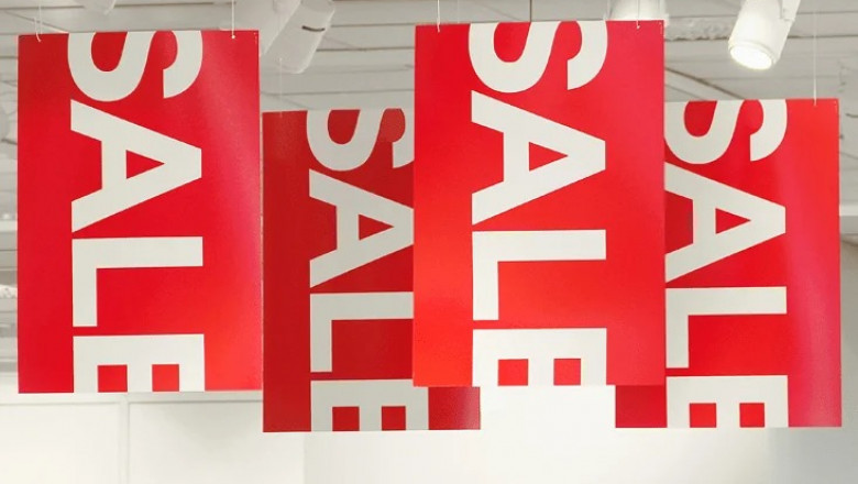 Where Hanging Signs Create the Strongest Impact in Retail